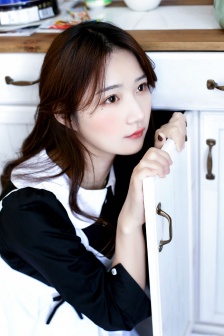 丰满双乳秘书被老板狂揉捏